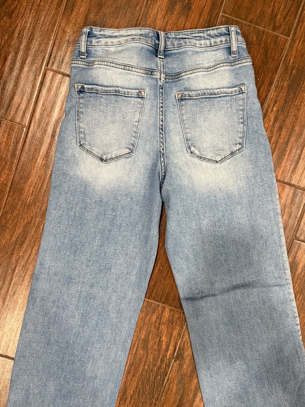 Light Wash High-Rise Wide Leg Jeans with Back-Slit Hem - Picture 9 of 9